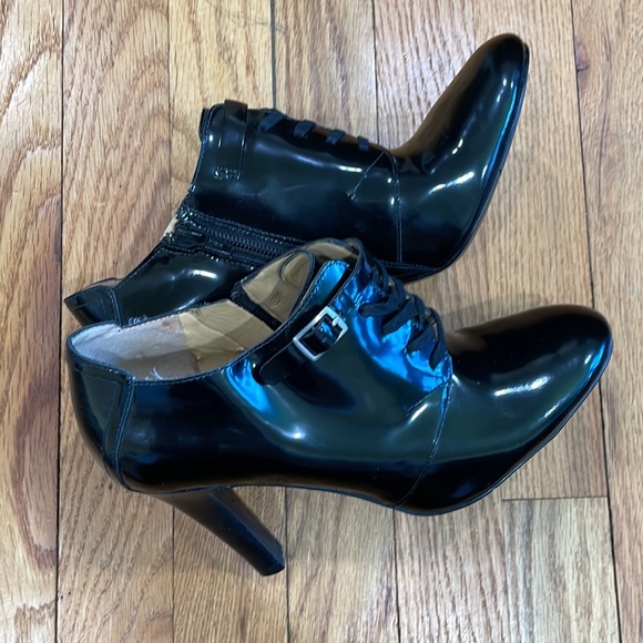 NWOT Nine West Black ankle Booties. Lace and Side Buckle. Classy! Size 8 - Picture 1 of 5